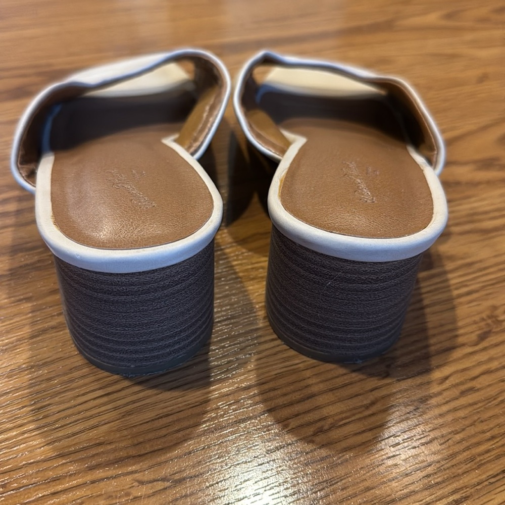 Universal Thread Heeled Mules - Picture 5 of 10